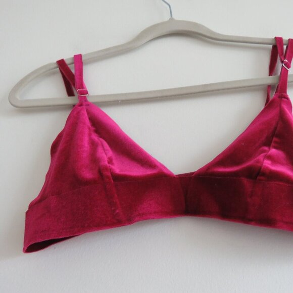URBAN OUTFITTERS OUT FROM UNDER Velvet Triangle Bralette Raspberry Purple Goth - Picture 6 of 12
